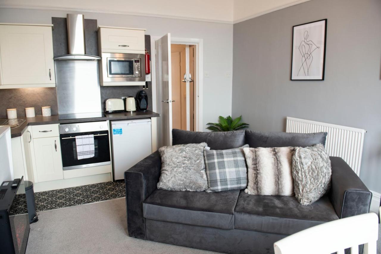 קלבליס Charles Alexander Short Stay - Highcliffe Apartments מראה חיצוני תמונה