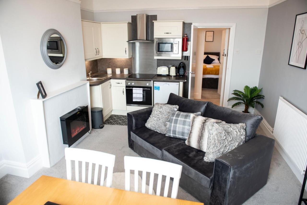 קלבליס Charles Alexander Short Stay - Highcliffe Apartments מראה חיצוני תמונה